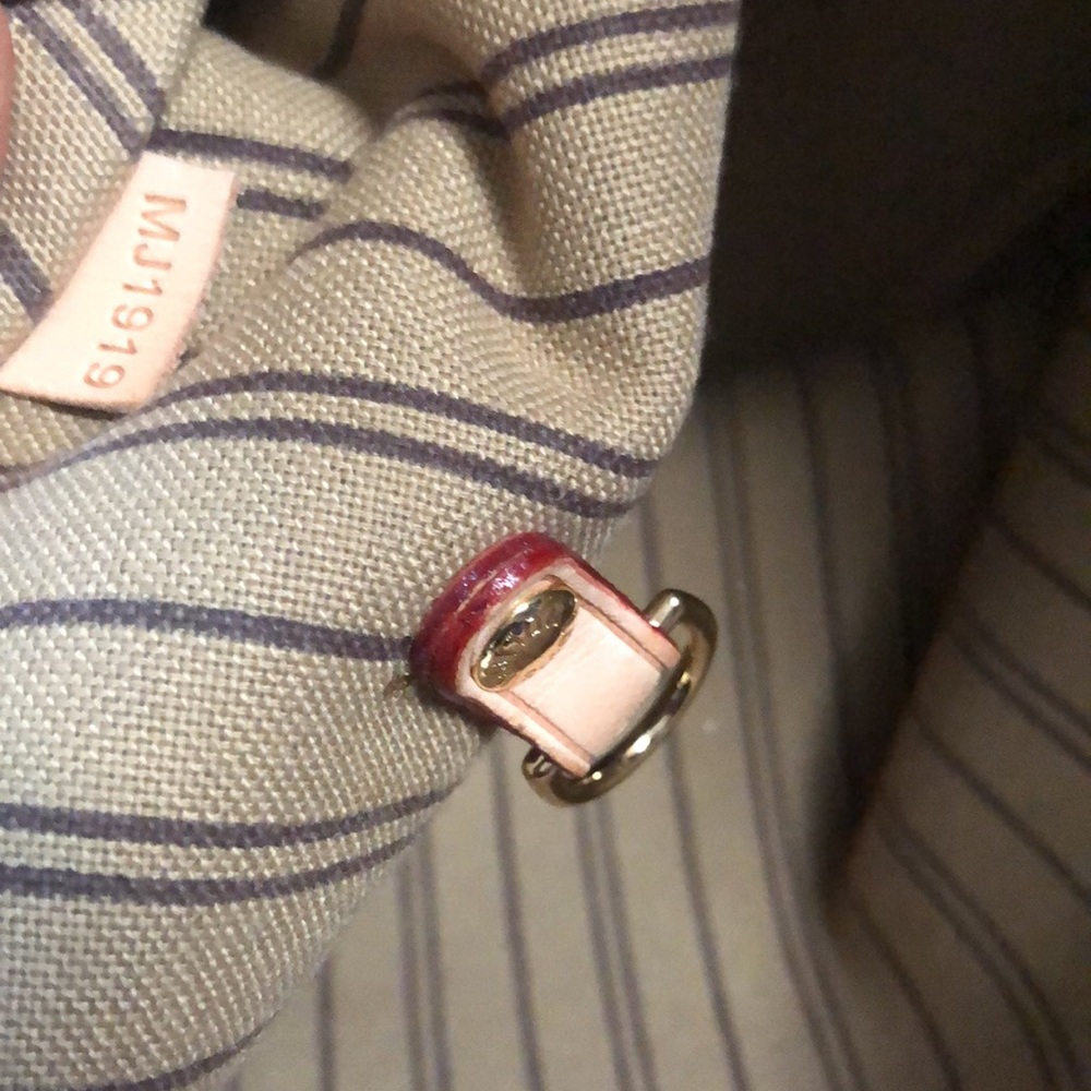 LV bag - Picture 8 of 17